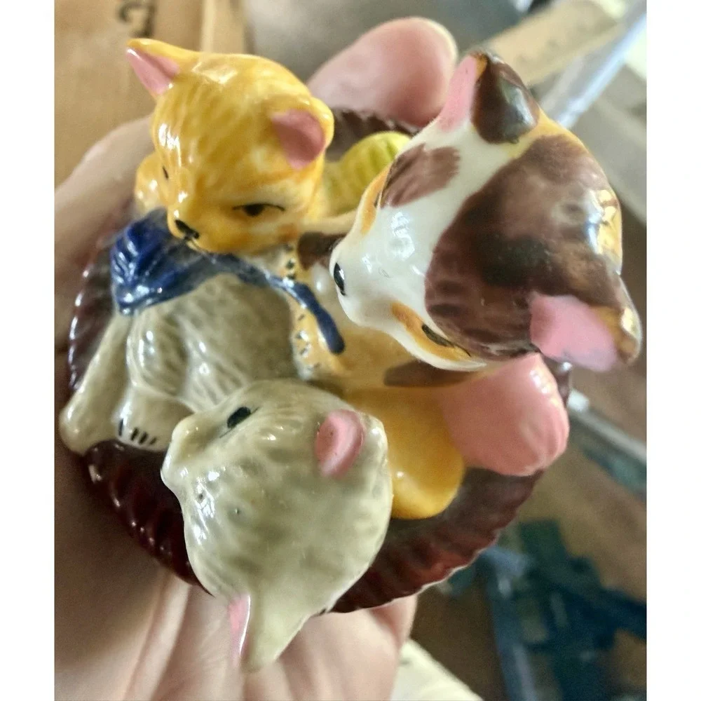 VTG Collectible Trinket Box Basket Full Of Kittens And Yarn Balls Hinged Bombay